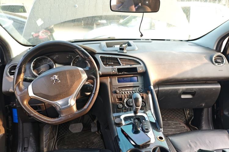 Used Peugeot 3008 2013 2.0L Automatic Trend Edition Center Console