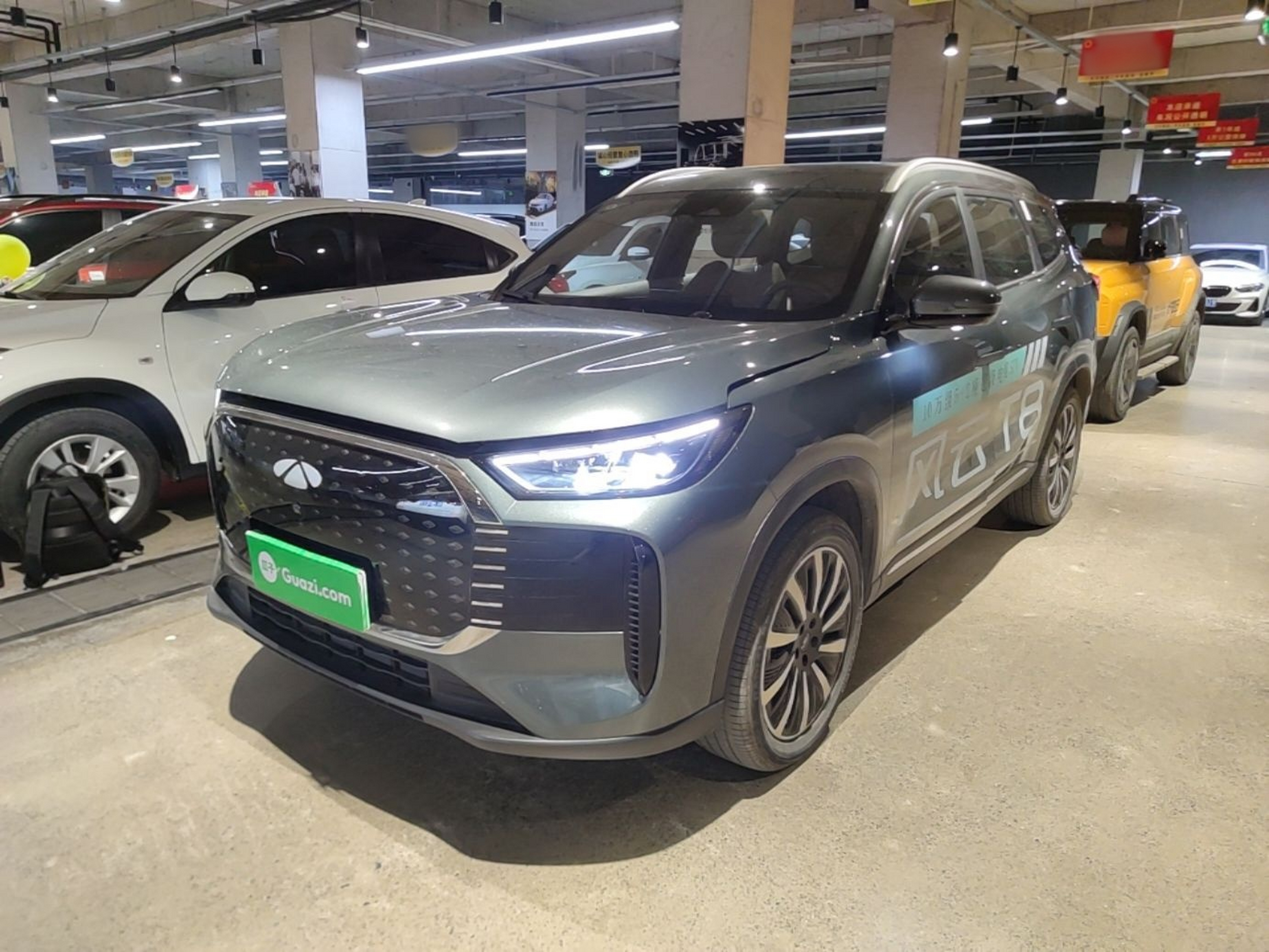 Под передней частью автомобиля
