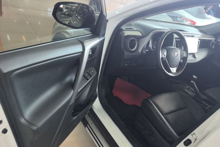 Used Toyota RAV4 2019 2.0L CVT Two-Wheel Drive ZhiShang Version China VI Standard
