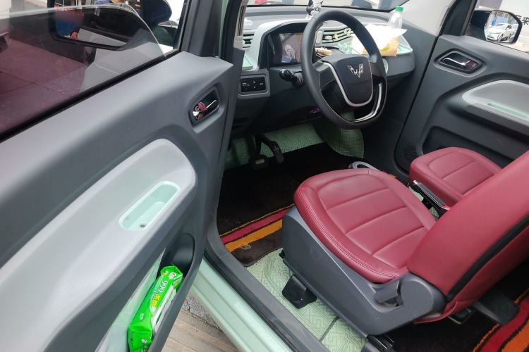 Used Wuling Hongguang MINIEV 2021 Macaron Fashion Model Lithium Iron Phosphate Driver Seat
