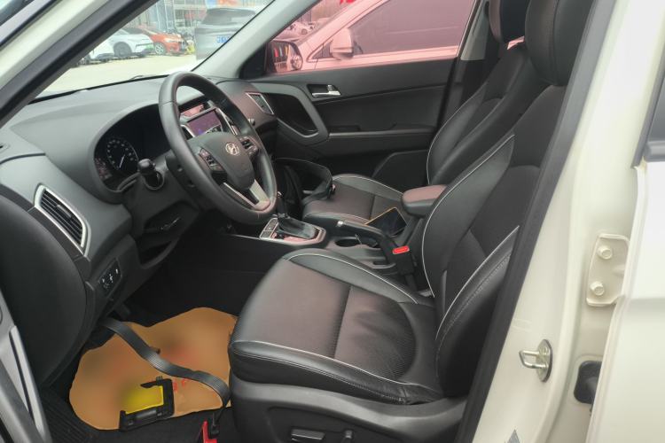 Used Hyundai ix25 2015 1.6L Automatic Two-Wheel-Drive Deluxe DLX Model