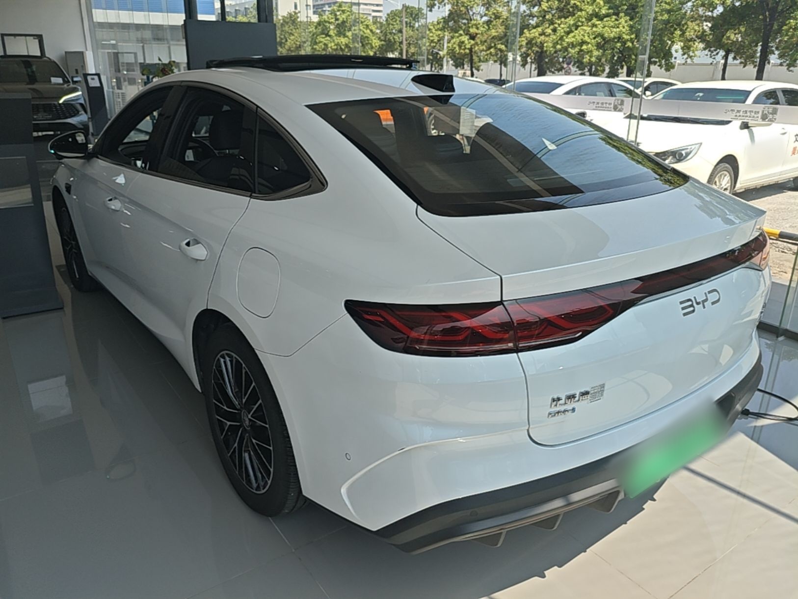 BYD Qin L 2025 DM-i Smart Drive 120KM Excellence Model — снимка 13