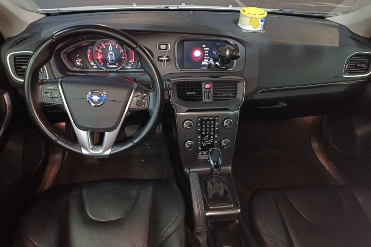 Used Volvo V40 2015 1.6T Zhiya Edition
