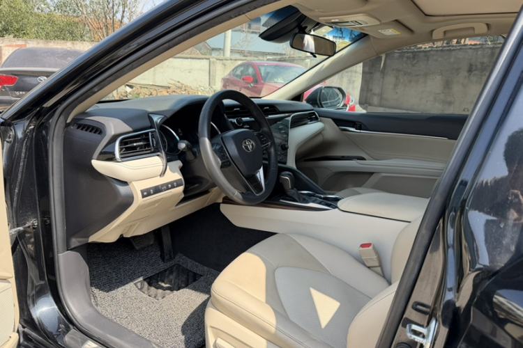 Used Toyota Camry 2018 2.5G Luxury Edition
