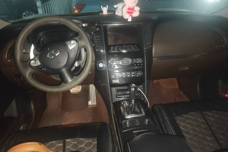 Used Infiniti FX 2011 FX35 Standard Edition Center Console