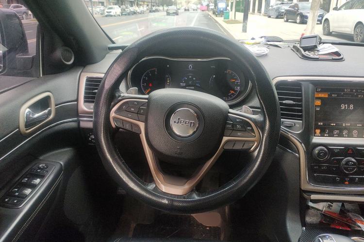 Used Jeep Grand Cherokee 2014 3.0TD Diesel Comfort Navigation Version Steering Wheel