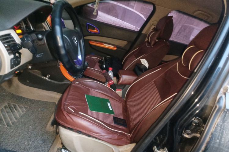 Used Baojun 630 2013 1.5L manual standard version
