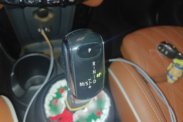 Used MINI 2018 1.5T COOPER Artist Five-Door Edition Gear Lever