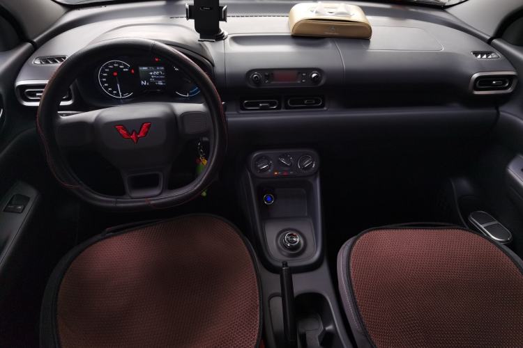 Used Wuling Hongguang New Energy 2024 All-Electric Model 300KM Practical Version Interior 2