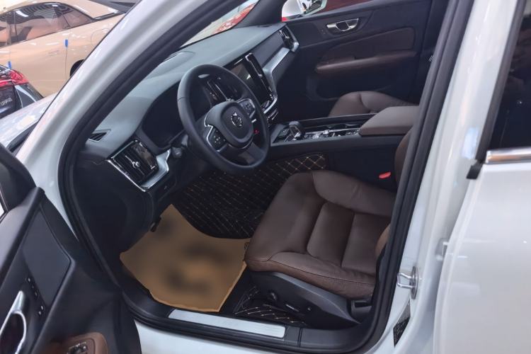 Used Volvo S60 2026 Model B4 Zhiyi Luxury Edition