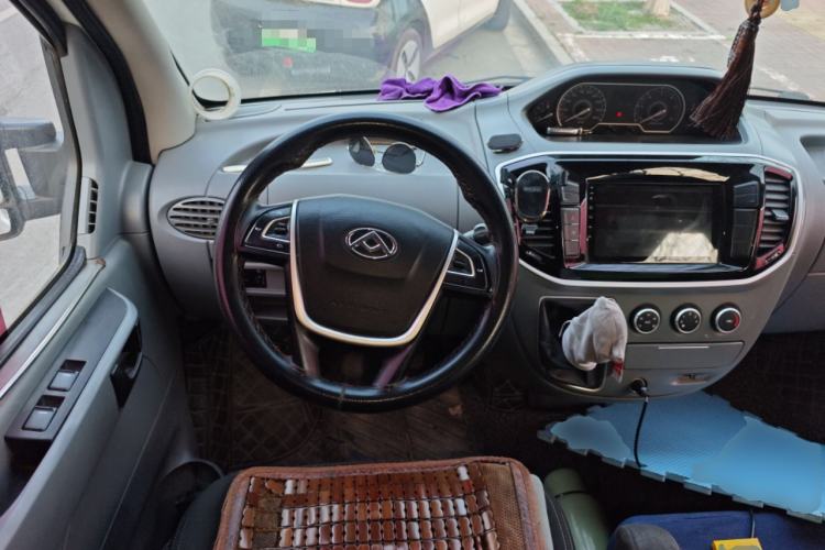 Used SAIC MAXUS Xintu V80 2019 2.5T Classic Model 6-Speed Manual Aotong Long Wheelbase Mid-Height 7-Seater Steering Wheel