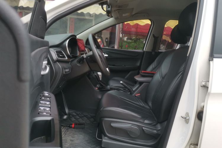 Used Baojun 730 2019 1.5T CVT Fashion Model 7 Seats China VI Emission Standard Driver Seat