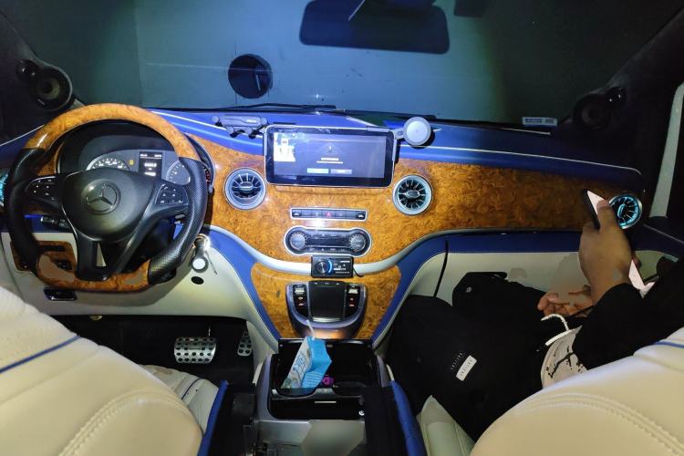 Used Mercedes-Benz Vito 2021 2.0T Business Version 7 Seats Center Console