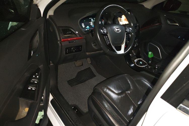 Used BYD Qin New Energy 2014 1.5T Flagship Model
