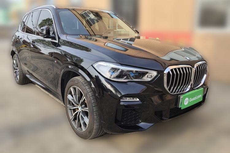 Used BMW X5 New Energy 2021 xDrive45e M Sport Package Front Right 45 Deg