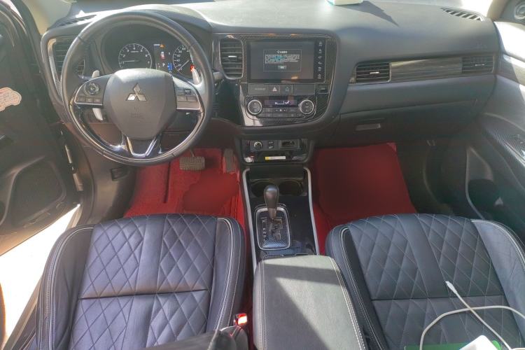 Used Mitsubishi Outlander 2020 2.4L 4x4 Zhi Xiang Edition 7-Seater