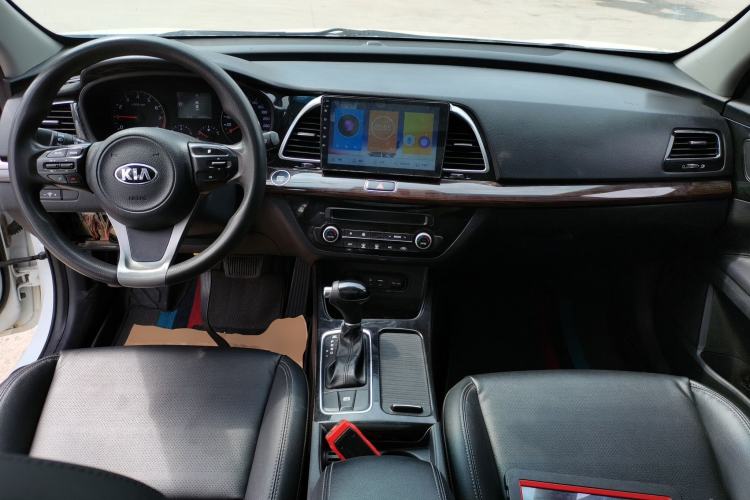 Used Kia K4 2014 1.8L Automatic GLS Center Console