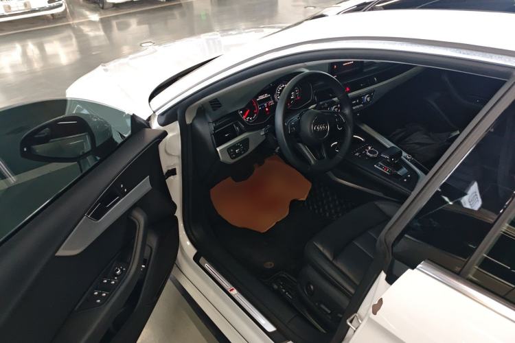 Used Audi A5 2019 Sportback 40 TFSI Fashion Model Driver Seat