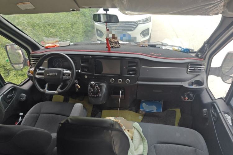 Used JMC Fushun 2022 2.0T Manual Multi-Function Passenger Vehicle Mid-Range High Roof 6-7 Seats Center Console