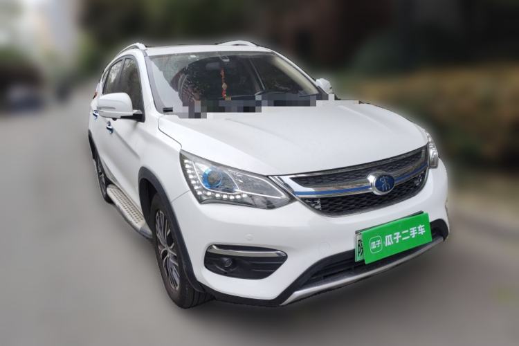 Used BYD Song New Energy 2017 Song DM 1.5TID All-Wheel Drive Luxury Model Front Right 45 Deg