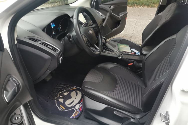 Used Ford Focus 2018 Hatchback Classic EcoBoost 180 Automatic Sport Edition Interior 3