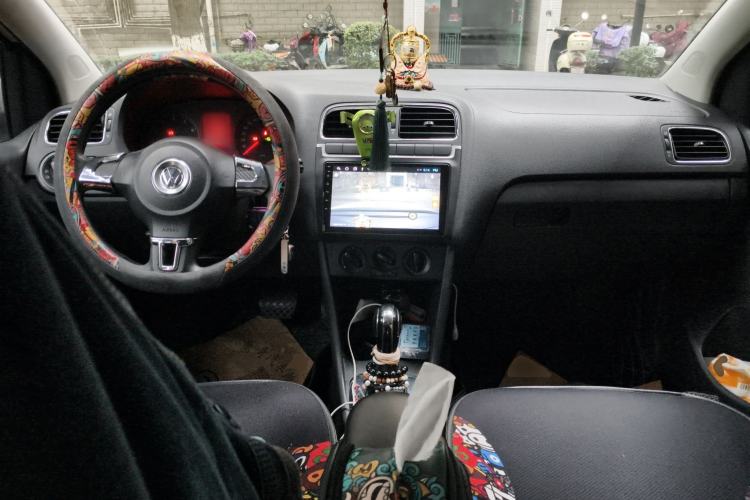 Used Volkswagen Polo 2013 1.6L Automatic Comfort Edition Center Console