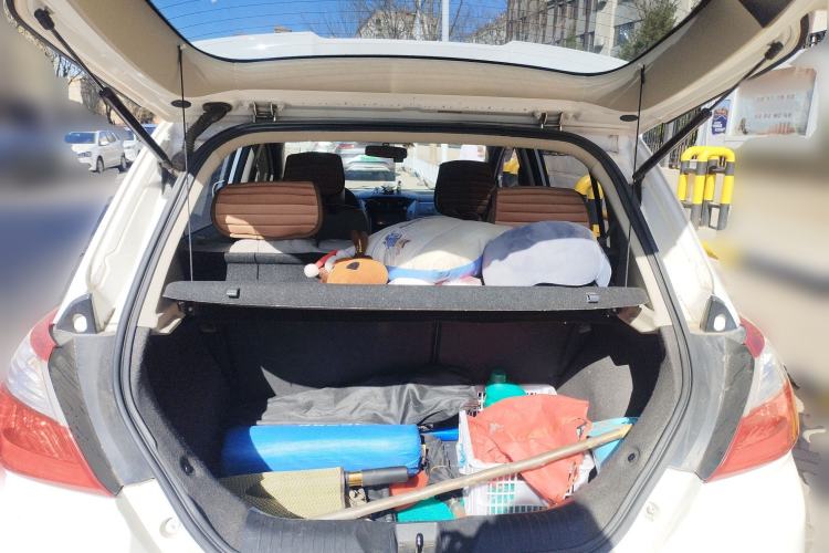 Used Venucia R50 2015 1.6L Automatic Version with Beidou Navigation Trunk