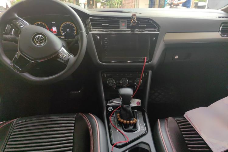 Used Volkswagen Tiguan L 2021 330TSI Automatic Two-Wheel Drive Smart Edition Center Console