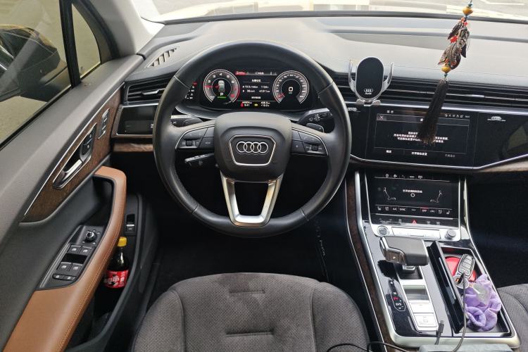 Used Audi Q7 2023 45 TFSI quattro S line Sport model Steering Wheel