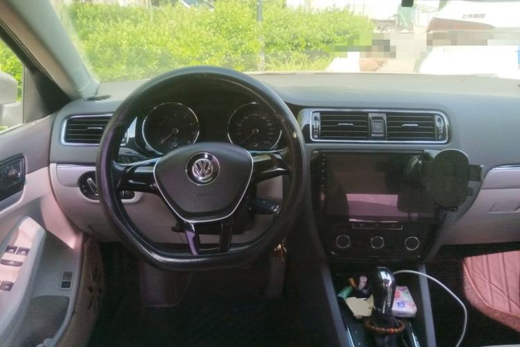 Used Volkswagen Sagitar 2015 230TSI Automatic Comfort Version
