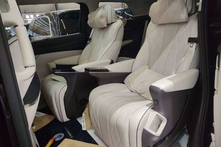 Used Denza D9 2024 DM-i 980 Four-Wheel Drive Prestige Model
