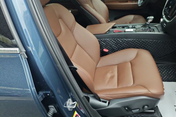 Used Volvo XC60 2019 T5 4x4 Smart Edition China VI Standard