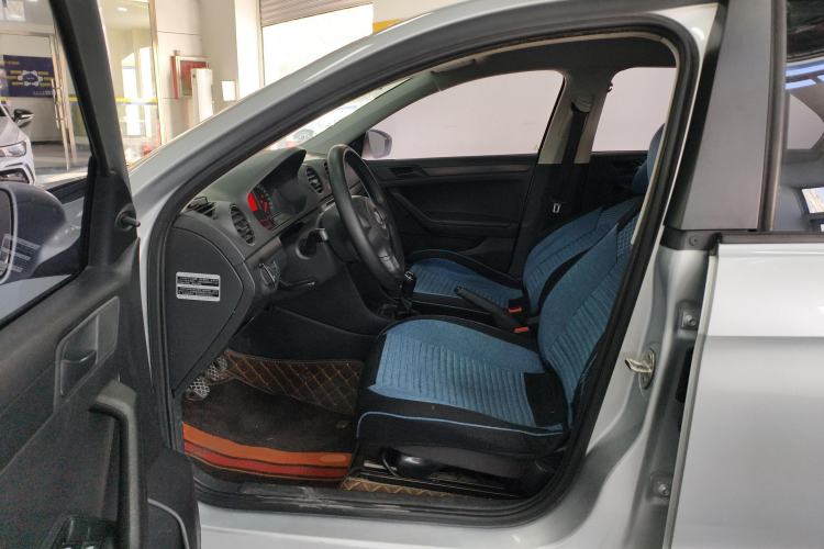 Used Volkswagen Jetta 2015 1.4L Manual Fashion Model
