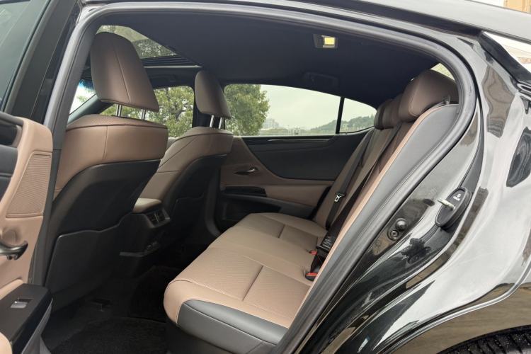 Used Lexus ES 2022 300h Excellence Edition