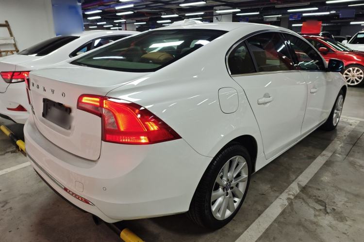 Used Volvo S60 2015 S60L 2.0T Zhiyuan Edition
