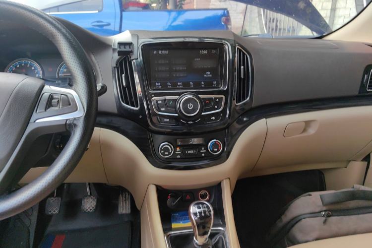 Used Baojun 730 2014 1.5L Manual Luxury Navigation ESP Version 7 Seats