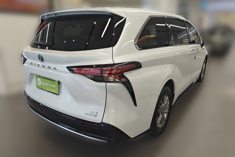 Used Toyota SIENNA 2021 2.5L Hybrid Luxury Edition Rear Right 45 Deg