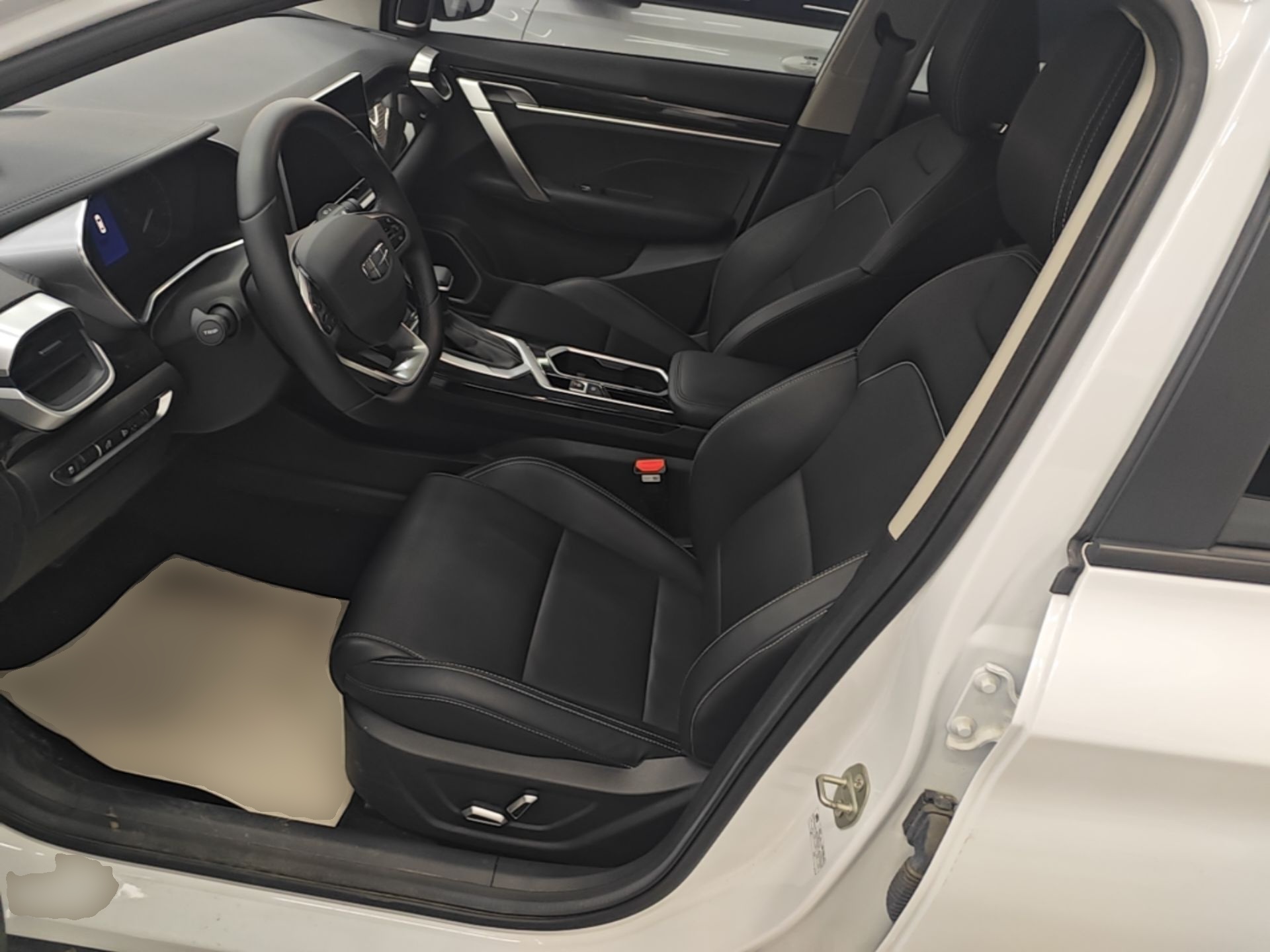 Geely Auto Coolray 2025 Model 1.5L CVT Superpower Edition MAX — снимка 17