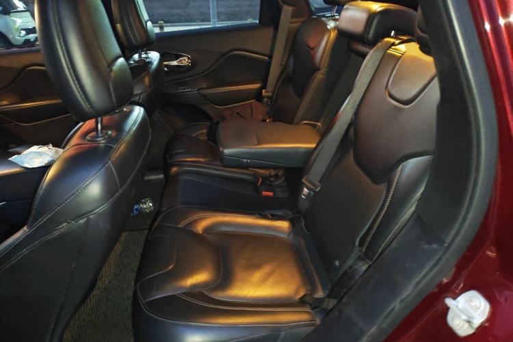 Used Jeep Cherokee 2016 2.4L Leading Edition
