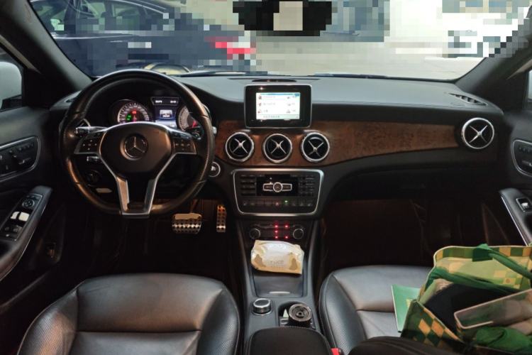 Used Mercedes-Benz GLA 2015 GLA 260 4MATIC Sport Edition Center Console