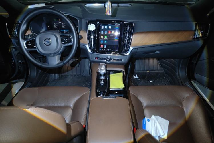 Used Volvo S90 New Energy 2023 T8 Plug-in Hybrid All-Wheel Drive Long-Range Zhiyi Luxury Edition Center Console