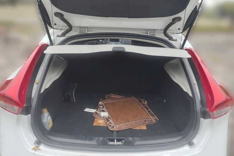 Used Volvo V40 2016 T4 Smart Luxury Edition Trunk