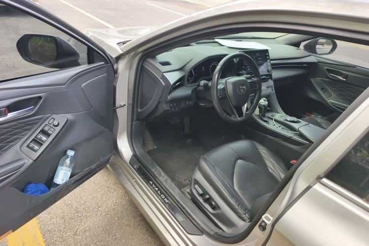 Used Toyota Avalon 2019 Dual-Engine 2.5L XLE Prestige Version China VI Standard Driver Seat