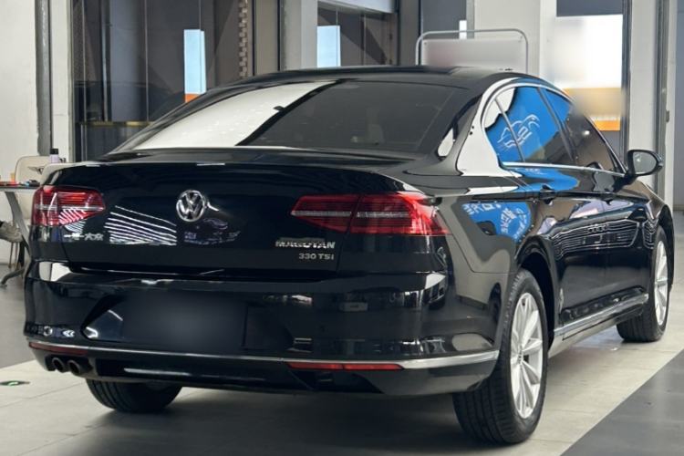 Used Volkswagen Magotan 2017 330TSI DSG Leading Model Exterior 3