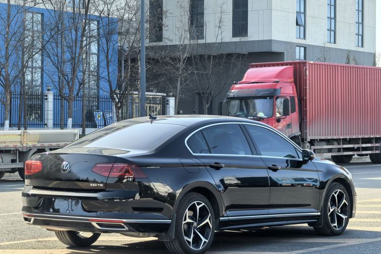 Used Volkswagen Magotan 2025 Revised Version 2 Zhongxiang Edition 330TSI DSG Luxury Trim