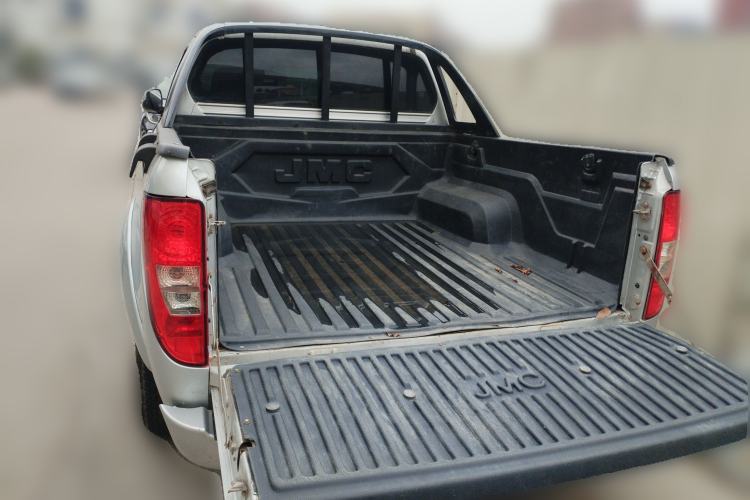 Used JMC Yuhu 7 2012 2.4T Four-Wheel Drive Manual Standard Edition JX4D24 Trunk