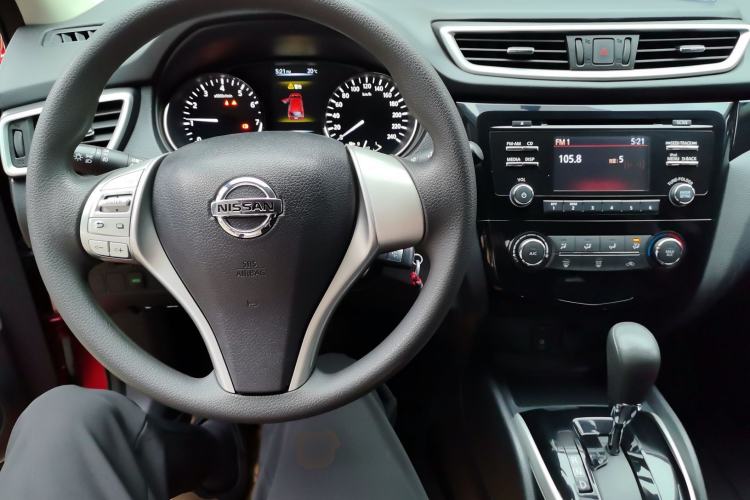 Used Nissan Qashqai 2016 2.0L CVT Elite Edition Center Console