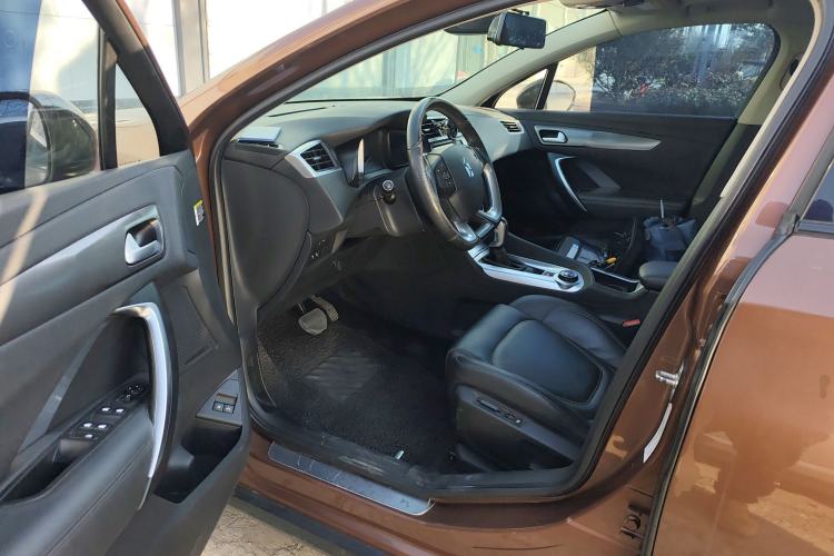 Used DS 6 2016 1.6T Luxury Edition THP160