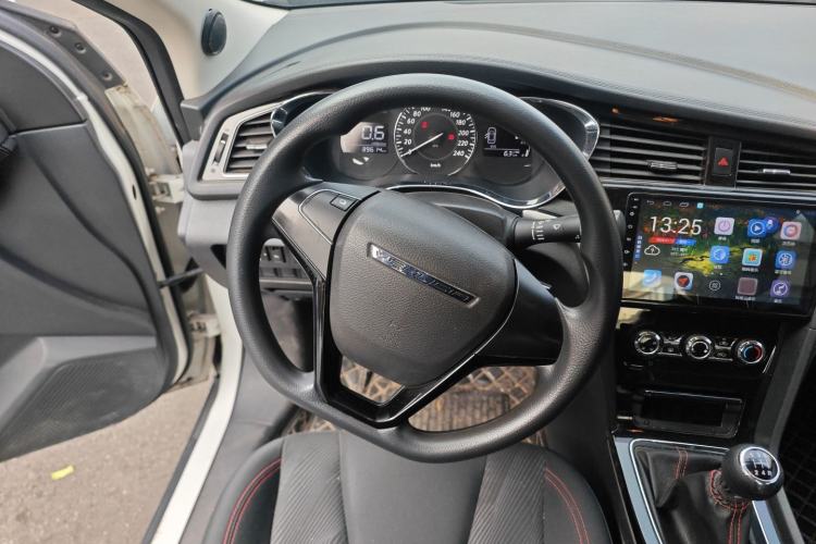 Used Venucia D60 2019 1.6L Entry Manual Fashion Edition
