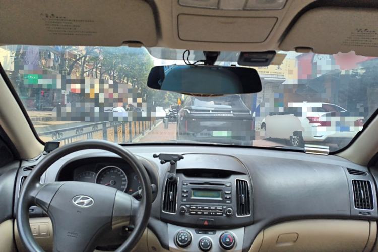 Used Hyundai Celesta 2011 1.6L Manual Comfort Edition Center Console